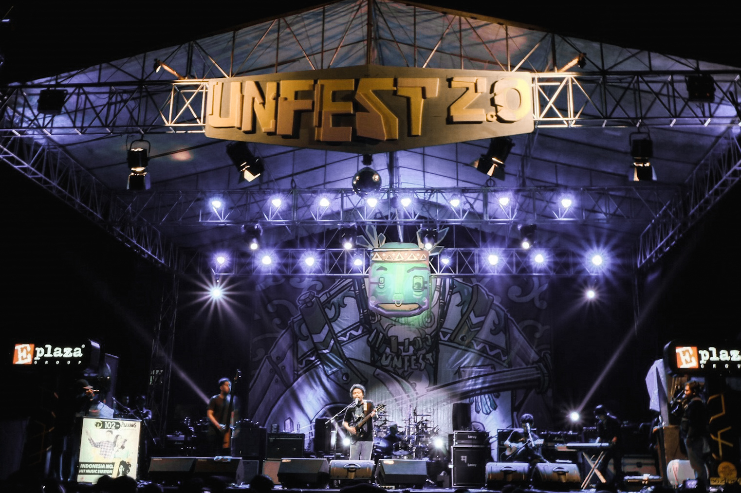 www.indiegigsmedia.com - Unnes Night Festival Payung Teduh